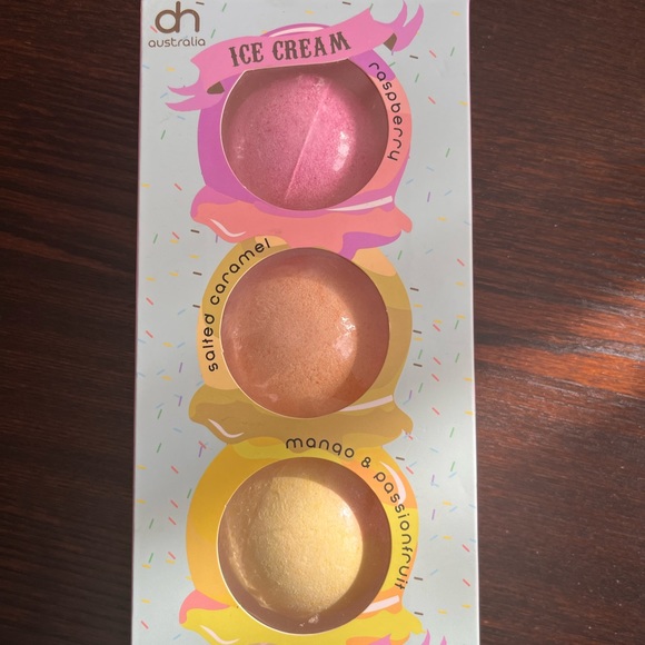Australia Icecream Bath Bombs, Rasberry, Salted Caramel, Mango&Passionfruit. - Picture 2 of 3
